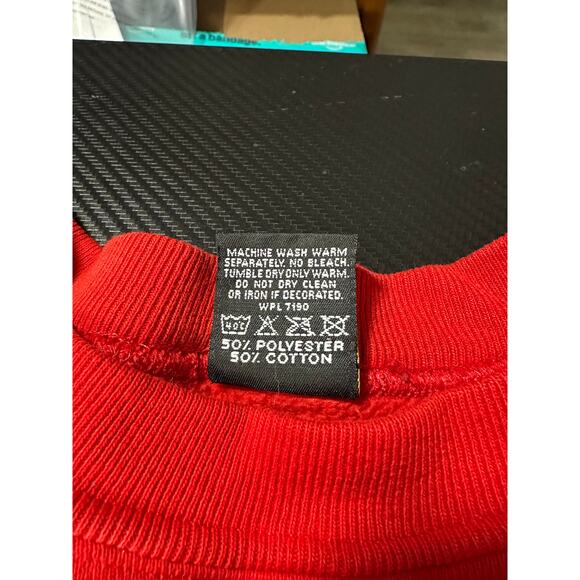 Vintage South Dakota Coyotes Crewneck Sweatshirt Red HL Miller Gold Size XL USA - Picture 11 of 11